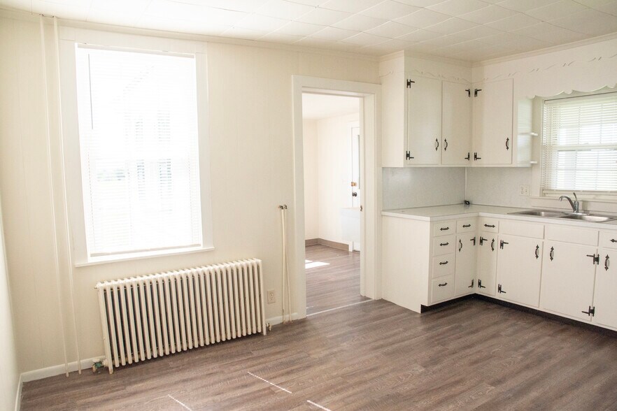 Building Photo - 488 S Colebrook Rd