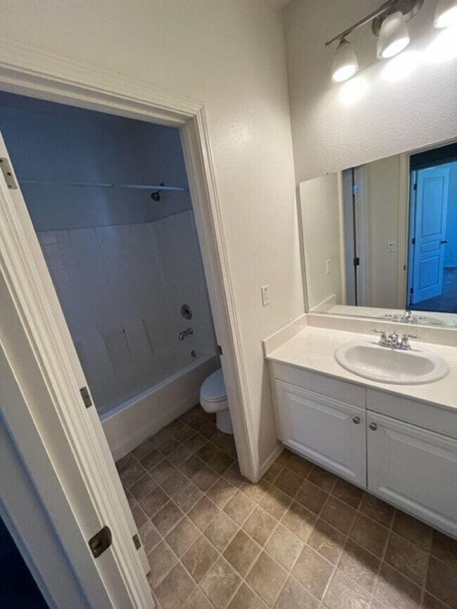 Building Photo - 3591 Sacramento Dr