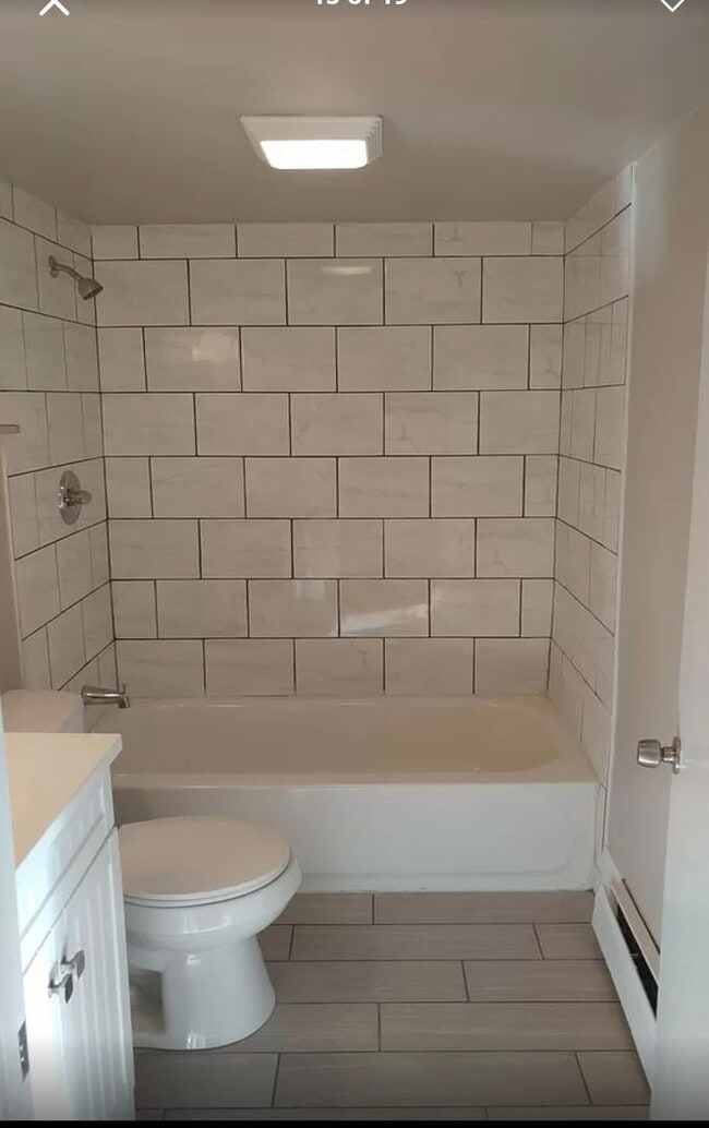 Building Photo - 3 bedroom 2 bath prime location!