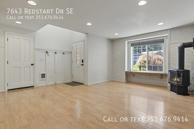 Building Photo - 7643 Redstart Dr SE