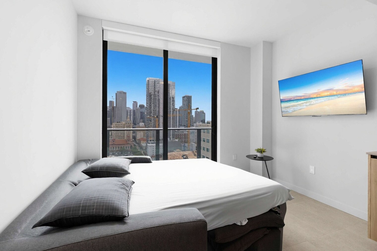 Building Photo - 501 NE 1st Ave