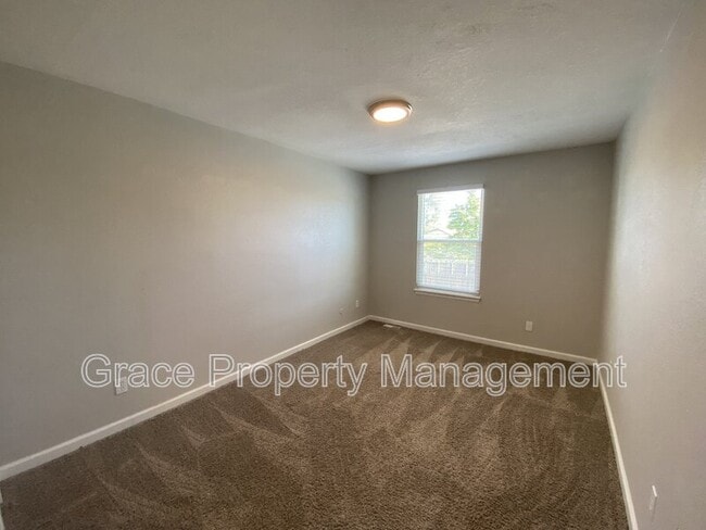 Building Photo - 9371 Bellaire Dr