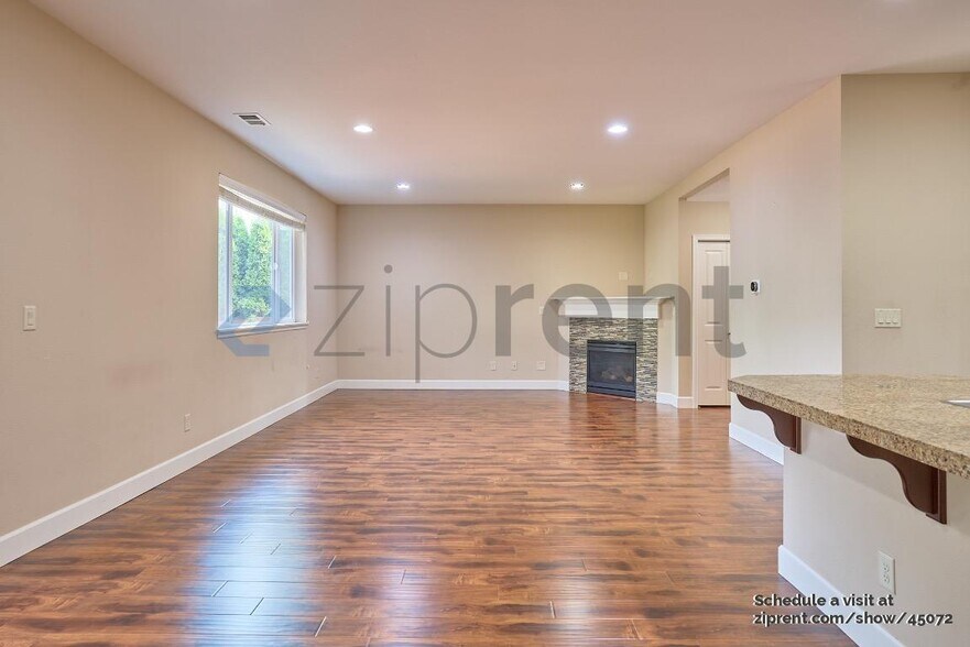 Building Photo - 6267 NE Sherborne St