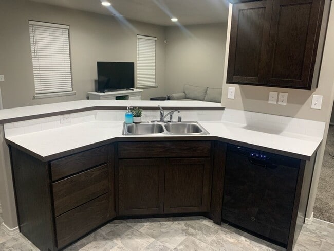 Building Photo - Beautiful 3 Bedroom Home in Moses Lake