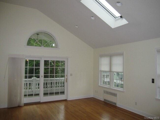 Building Photo - 62 Soundview St