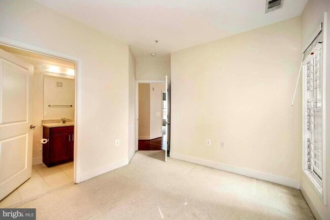 Building Photo - Spacious + Bright 2 Bedroom w/ Parking and...