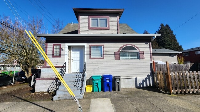 Building Photo - 7937-7937 N Fessenden St