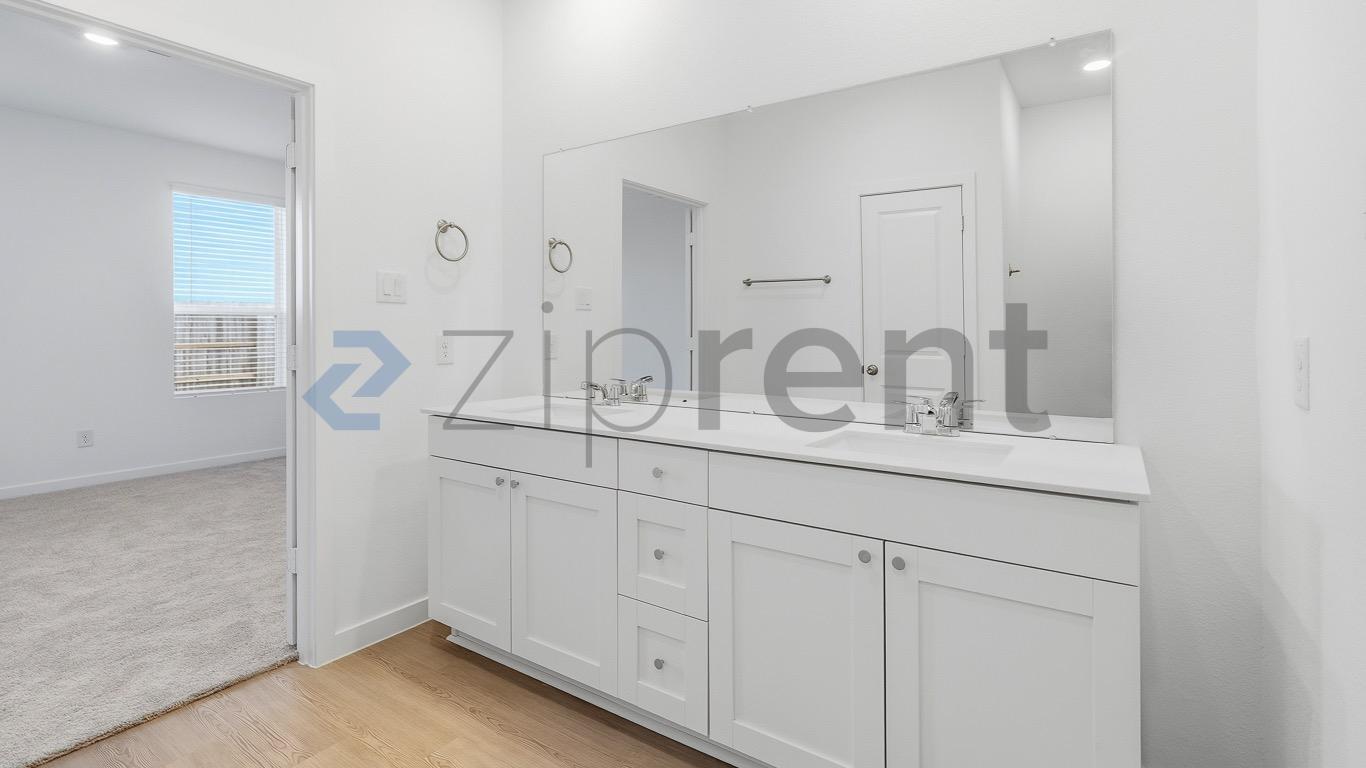 Building Photo - Unit