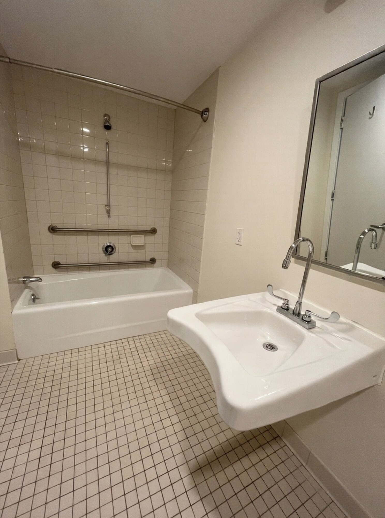 Building Photo - 41 Boylston St