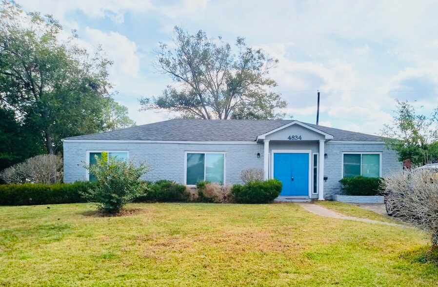 Primary Photo - 4834 Meadow Park Dr