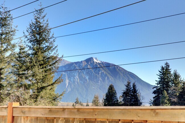 Building Photo - 3bd/2.5ba Snoqualmie Home