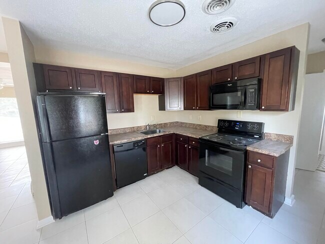 Building Photo - 121 Willard Rd NW