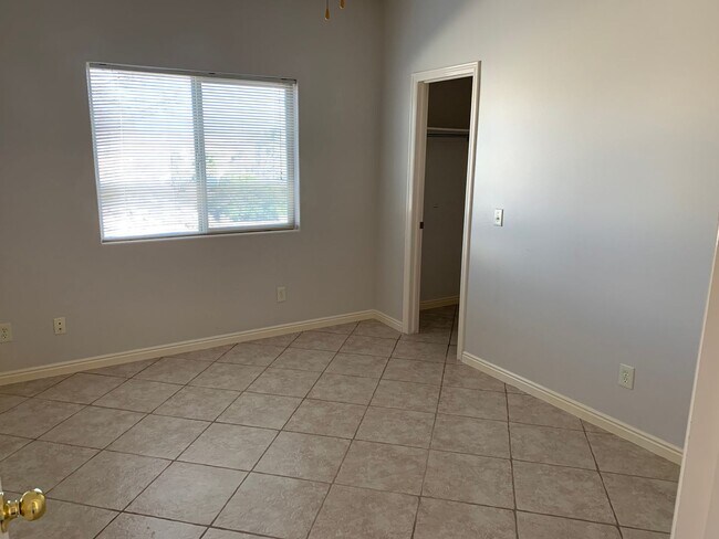 Building Photo - Beautiful 4 Bedroom 2 Bathroom Home