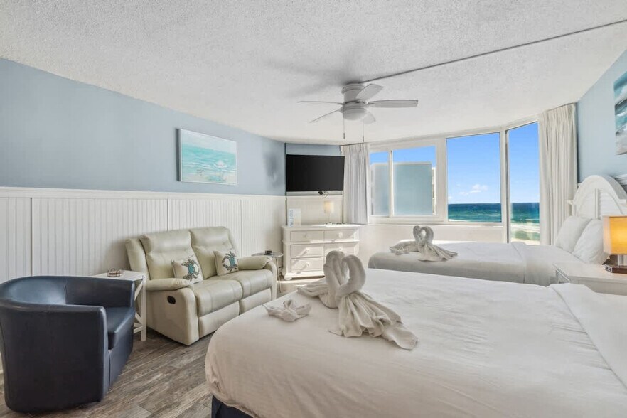 Building Photo - 8817 S Thomas Dr