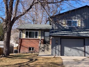 Building Photo - Updated 3-Bed, 1.5-Bath Duplex in Central Fort Collins!