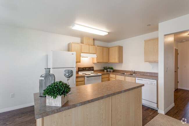 1BR, 1BA - 733 SF