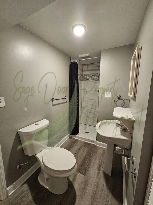 Building Photo - BEAUTIFUL UPDATES!!