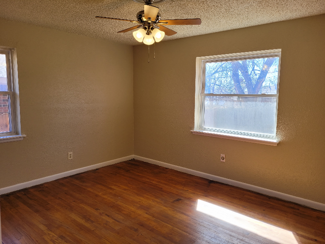 Building Photo - 116 W Glenhaven Dr