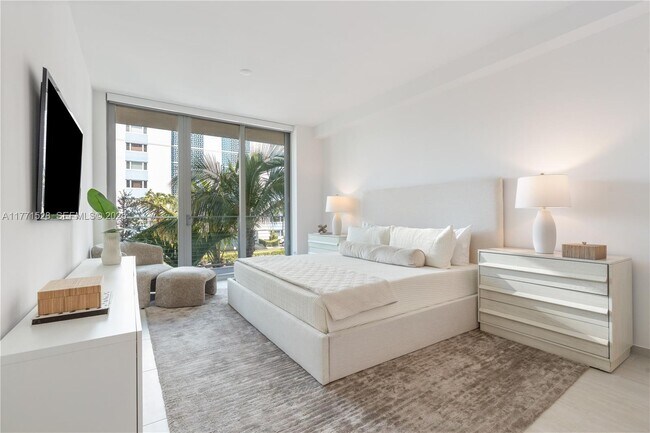 Building Photo - 10281 W Bay Harbor Dr