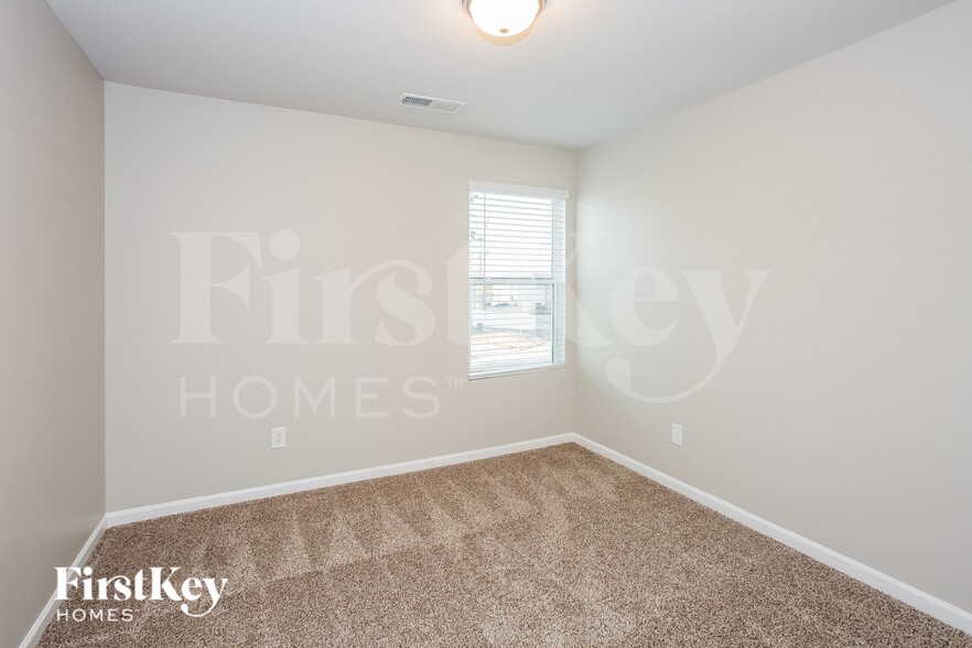 Building Photo - 9511 Hamel St