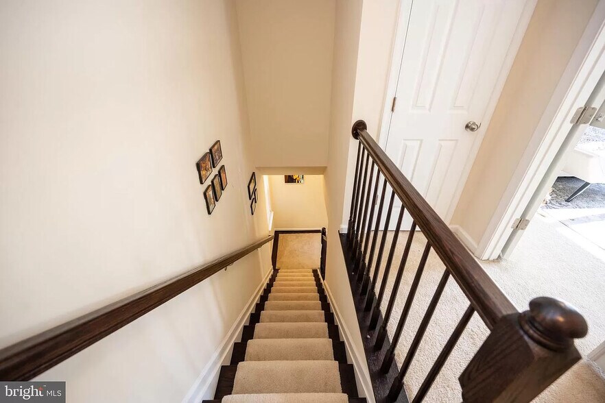 4th floor stairs - 25239 Laureldale Ter