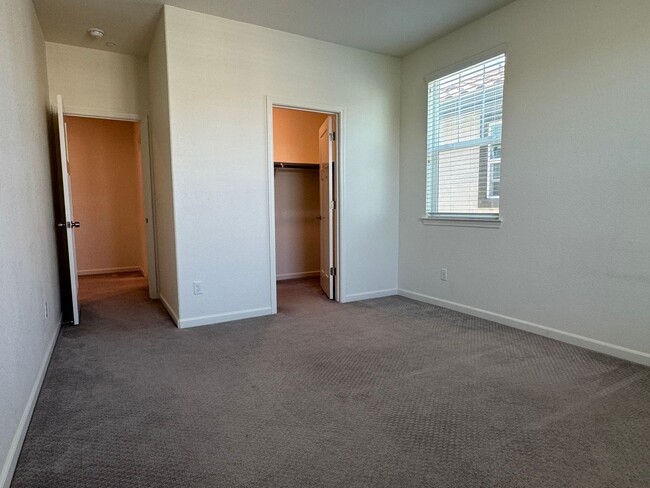 Building Photo - West Roseville home with solar - avail 5/15