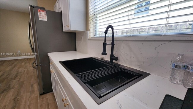 Building Photo - 343 NE 36th Terrace