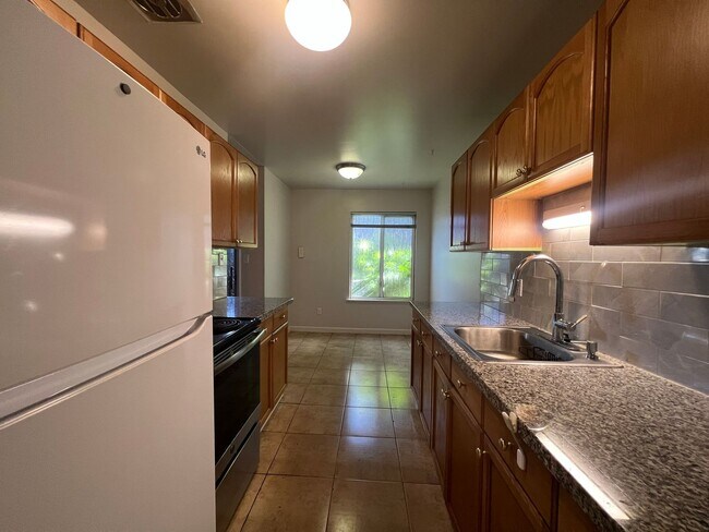 Building Photo - 1137 Oakmont Dr