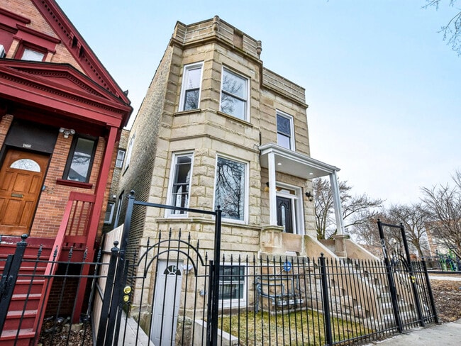 Building Photo - 1806 S Trumbull Ave