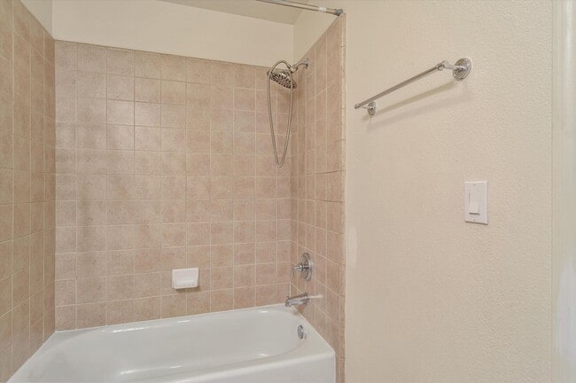 Building Photo - 581 Bridgeport Terrace