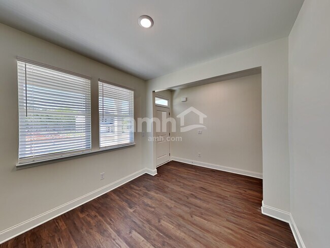 Building Photo - 3750 Blackshear Pl