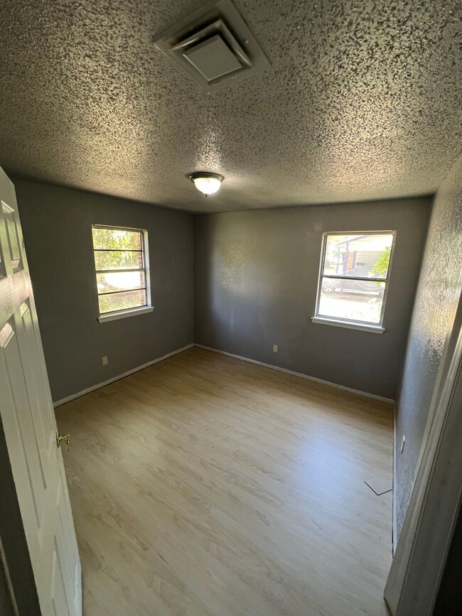 Building Photo - 749 Navaho Trail