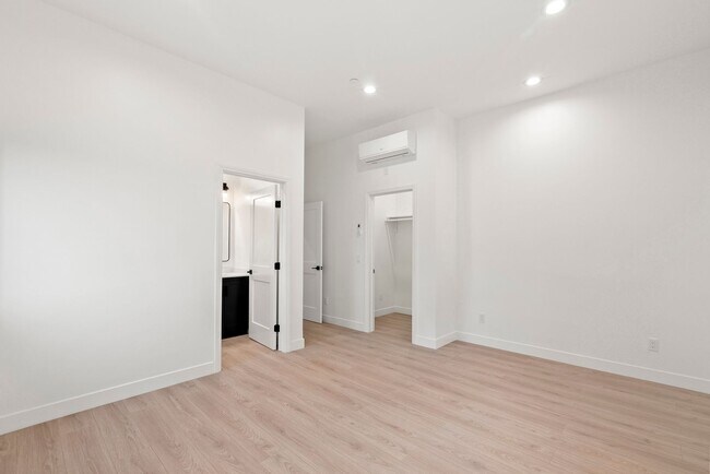 Building Photo - Stunning brand new construction, modern luxury living!