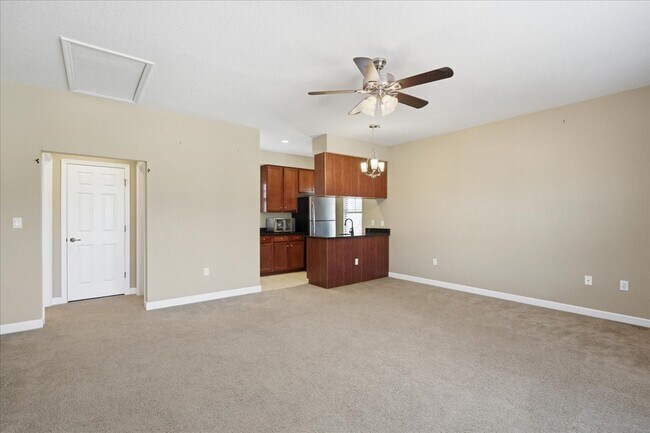 Building Photo - 290 Westlawn Dr