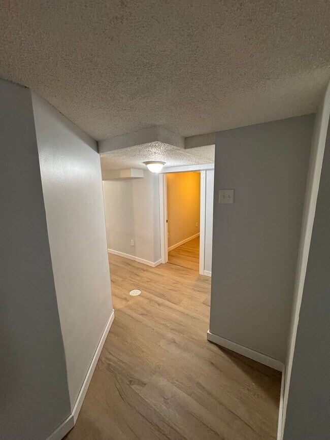 Building Photo - 1429-1431 Knox Ave N