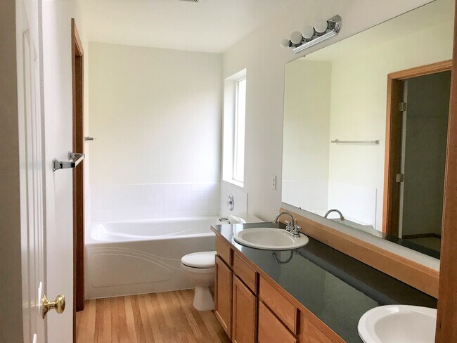 Building Photo - 4006 S 126th St