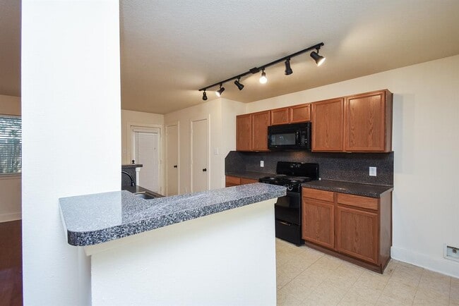 Building Photo - 5726 Silver Oak
