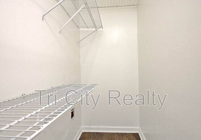 Building Photo - 350 Cobbler Dr