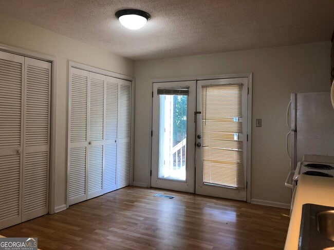 Building Photo - 415 Peabody St