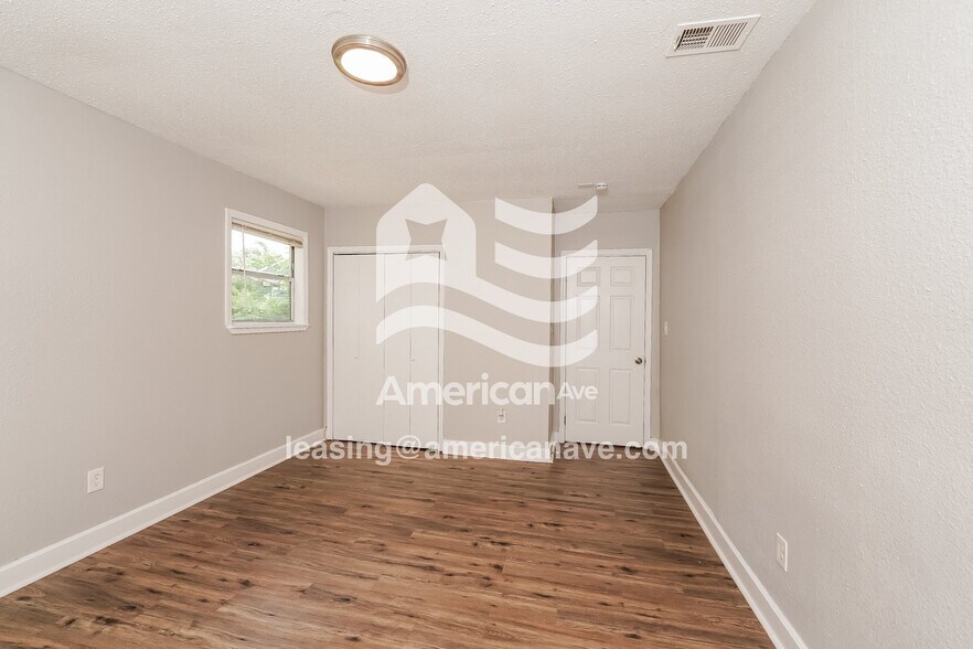 Building Photo - 235 S Park Rd SW