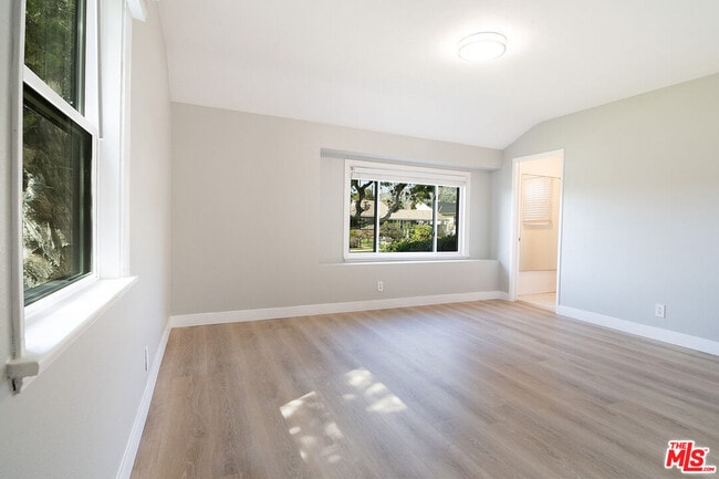 Building Photo - 414 University Ave