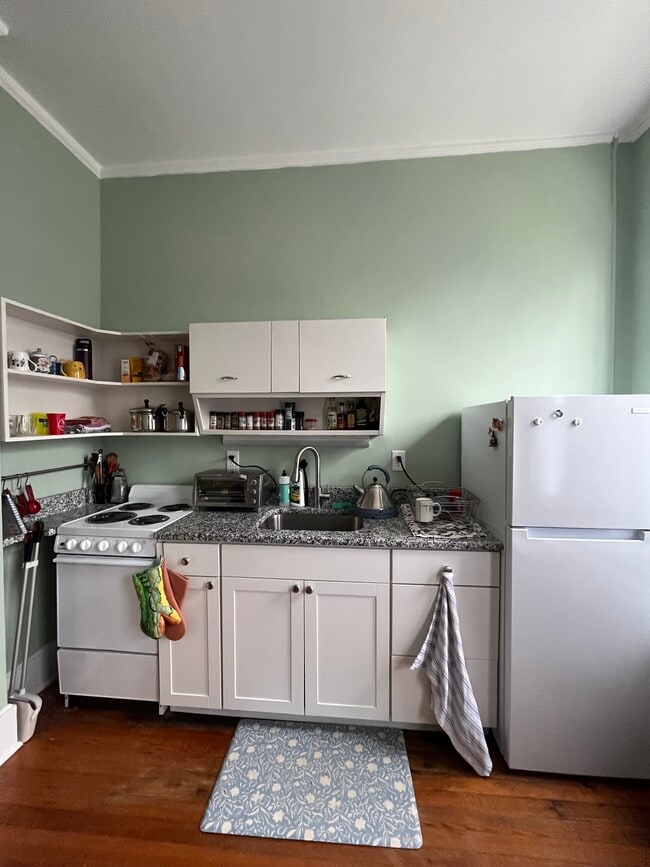 Building Photo - 2611 W Grace St