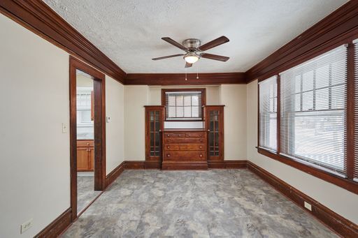 Building Photo - Large remodeled 4 bed 1  bath in West Akron !