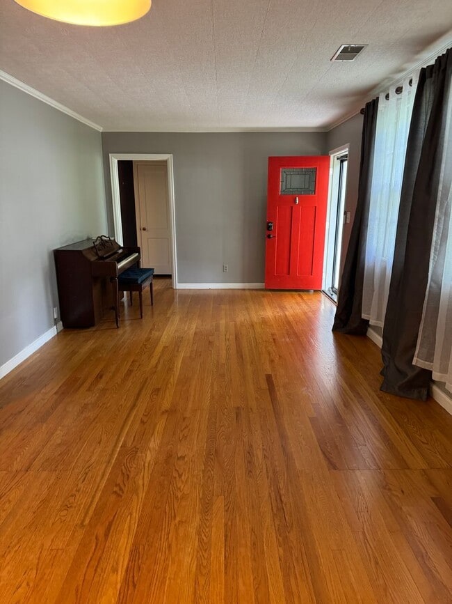 Building Photo - Updated 3BR/2BA home in South Nashville!