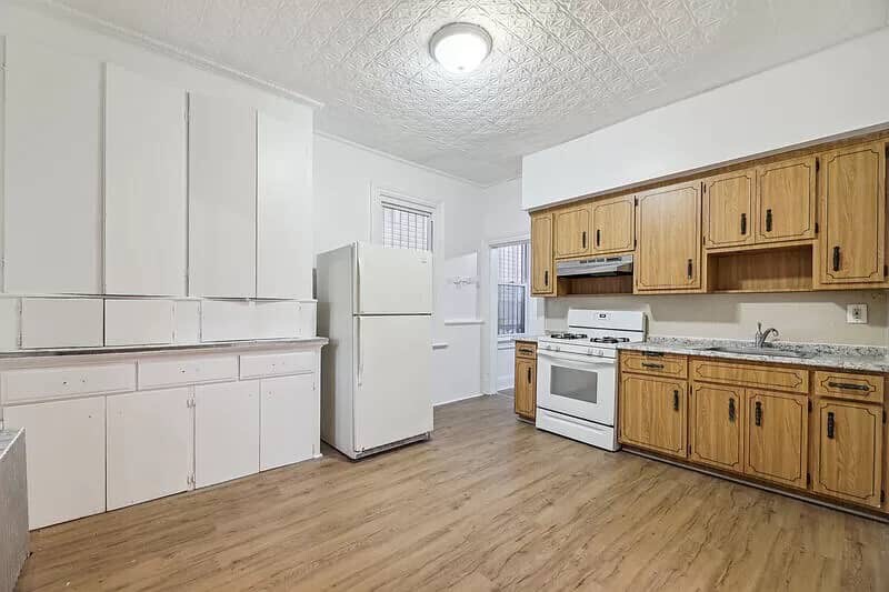 Building Photo - 42 Hudson St