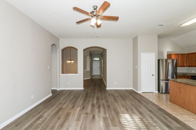 Building Photo - 21807 Cascade Hollow Ln