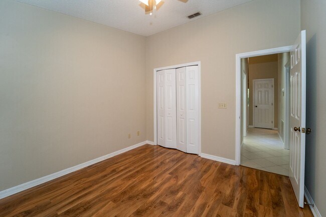 Building Photo - 2/2 Second Floor Apartment