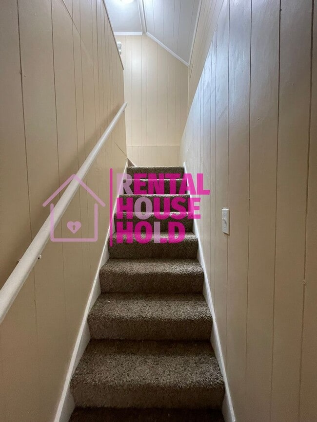 Building Photo - ~ 3 BEDROOM 1.5  BATH SINGLE FAMILY HOME~ ...
