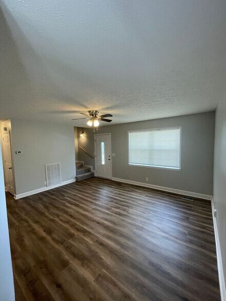 Building Photo - 634 Maple Top Dr