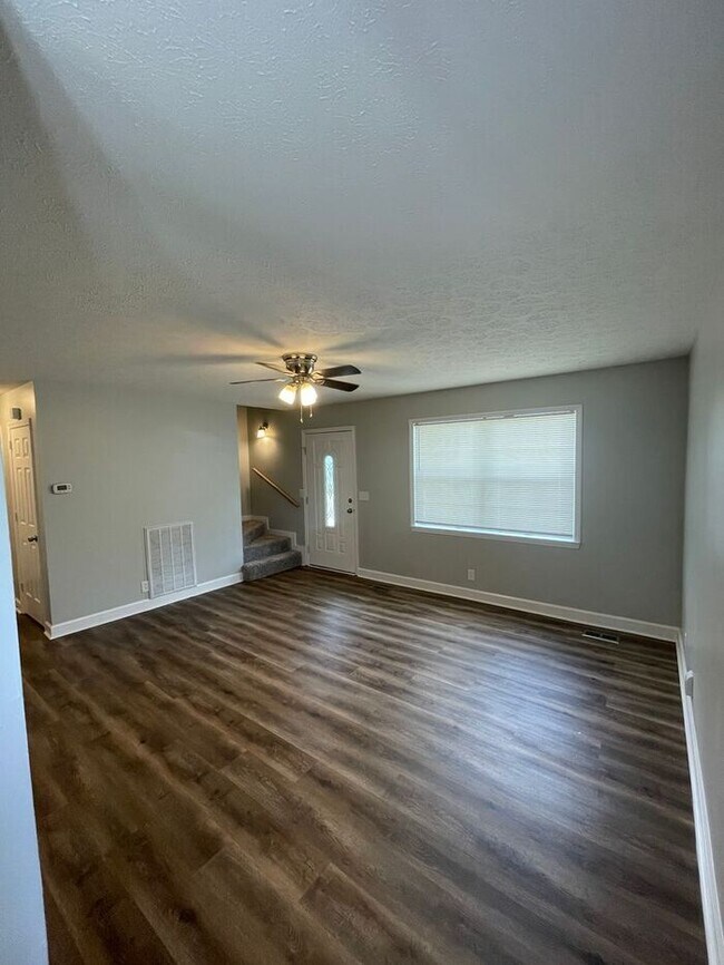 Building Photo - Comfortable 4-Bedroom Home in a Convenient...
